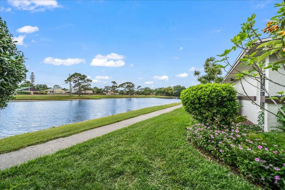 Photo of 210 Bayhead Drive