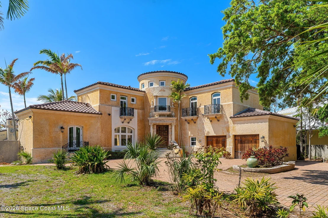 Photo of 1000 N Riverside Drive
