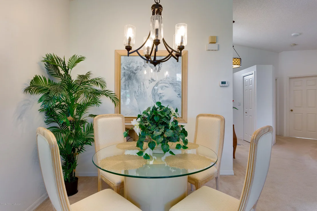 Photo of 989 Villa Drive