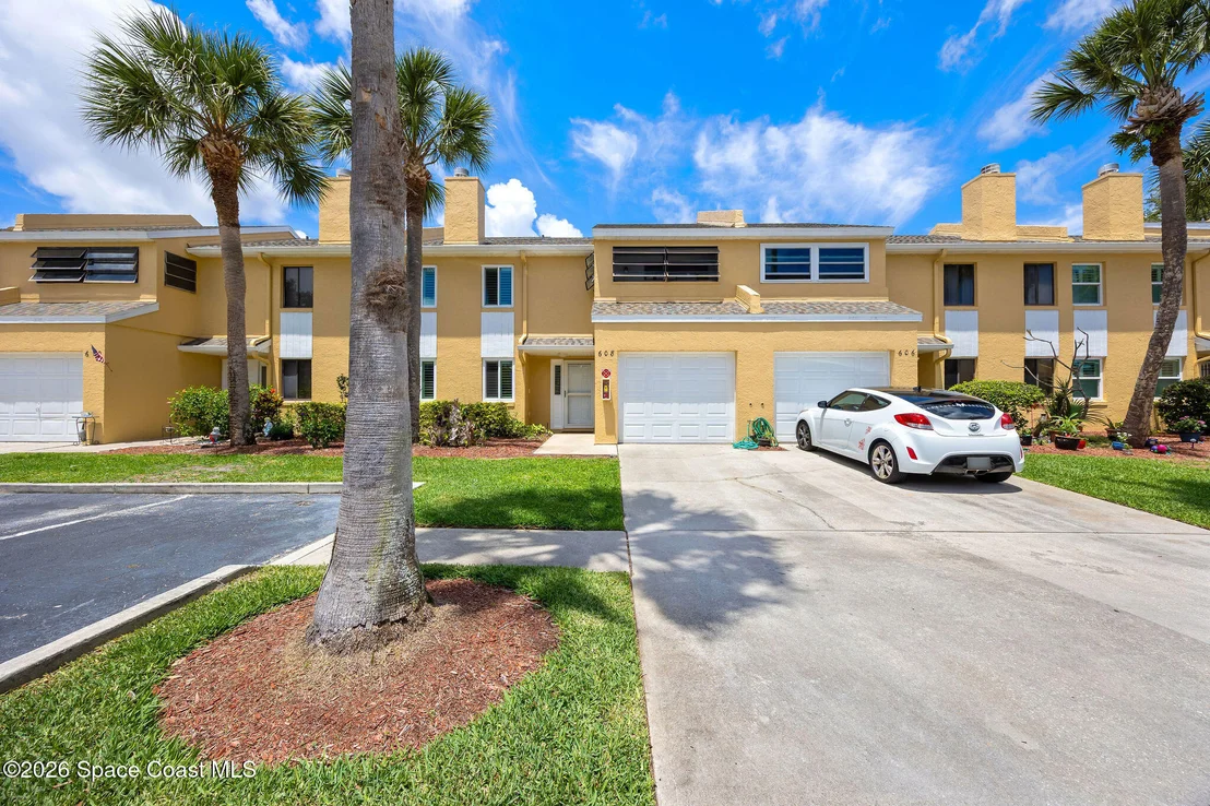 Photo of 608 Cedar Side Circle NE
