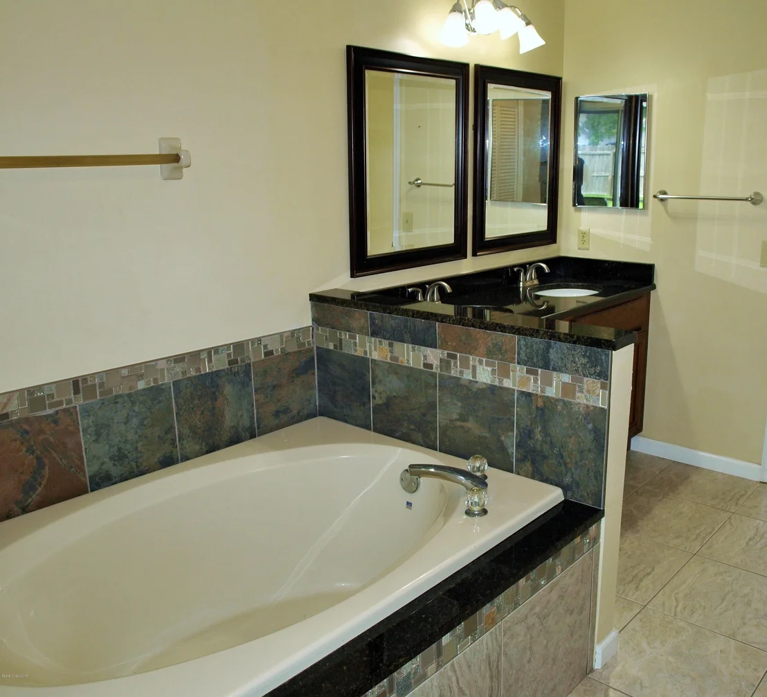 Photo of 164 Oak Lake Road