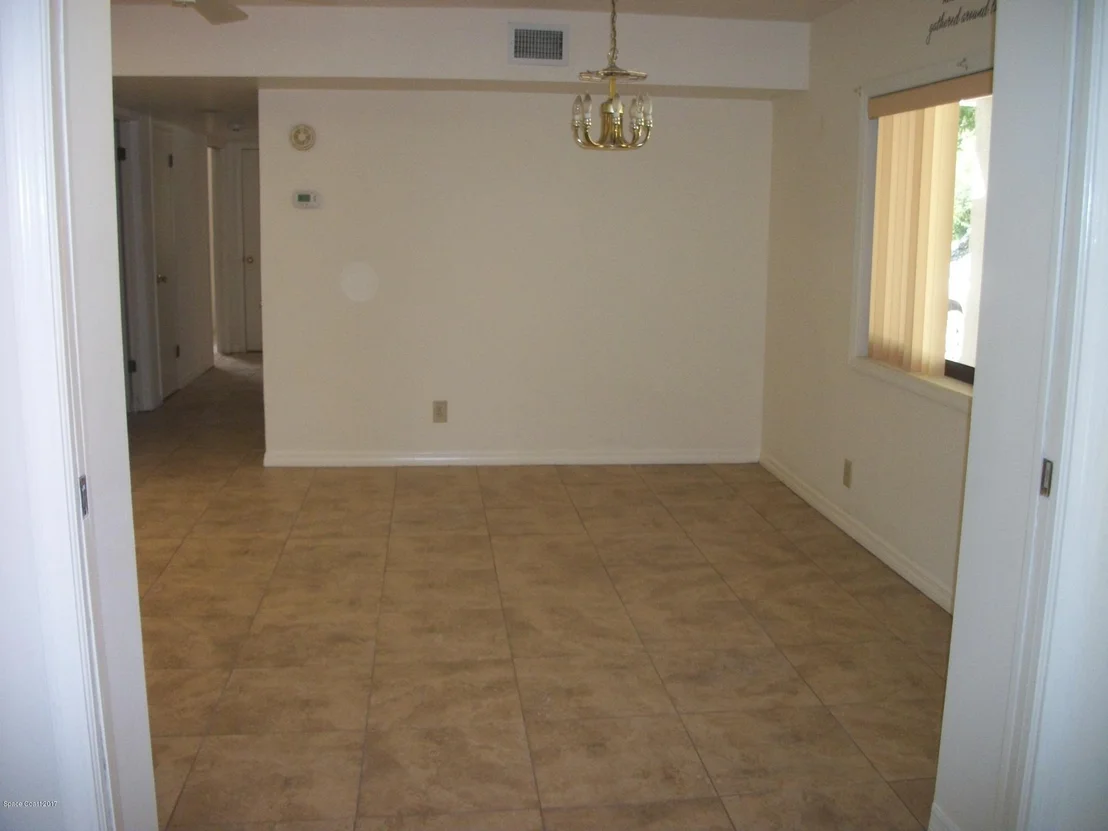 Photo of 1001 Knecht Road NE