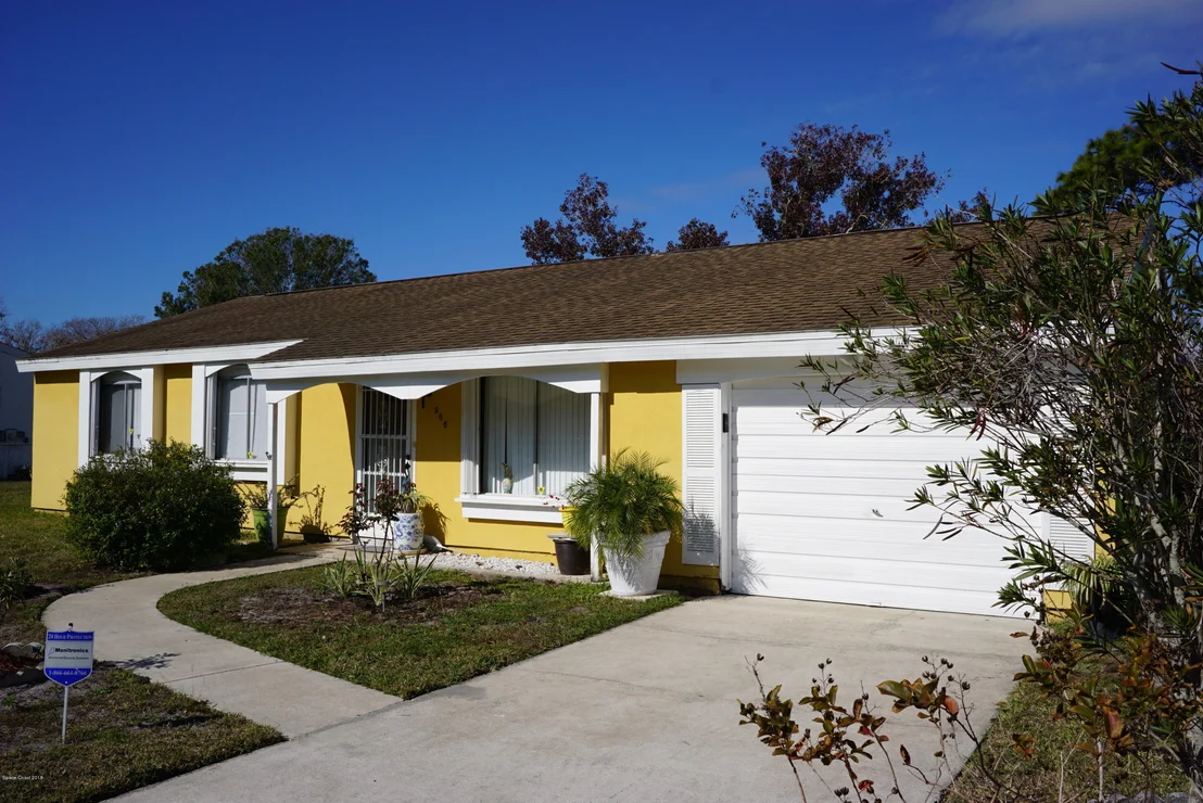 Photo of 966 Mariposa Drive NE