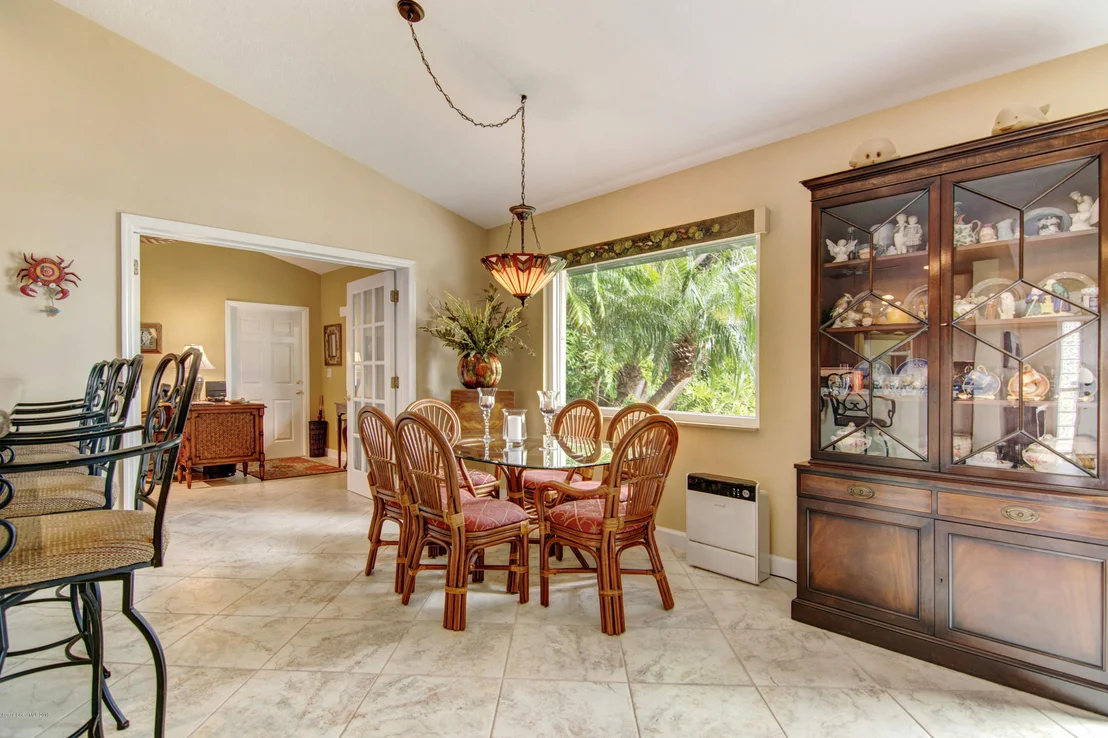 Photo of 3877 Riverside Drive
