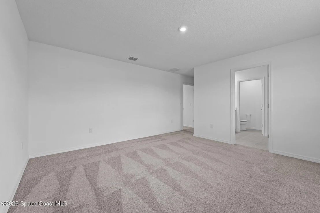 Photo of 926 Castleford Avenue NE