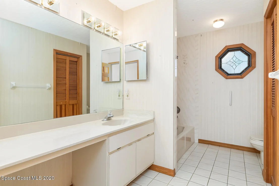 Photo of 2590 Coral Way