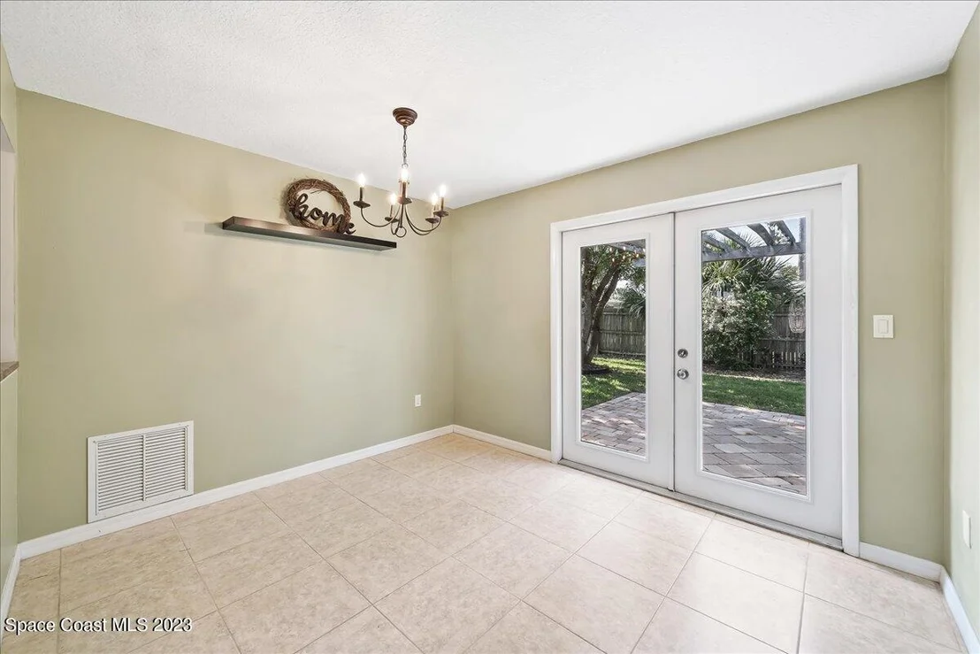 Photo of 945 Kings Post Road