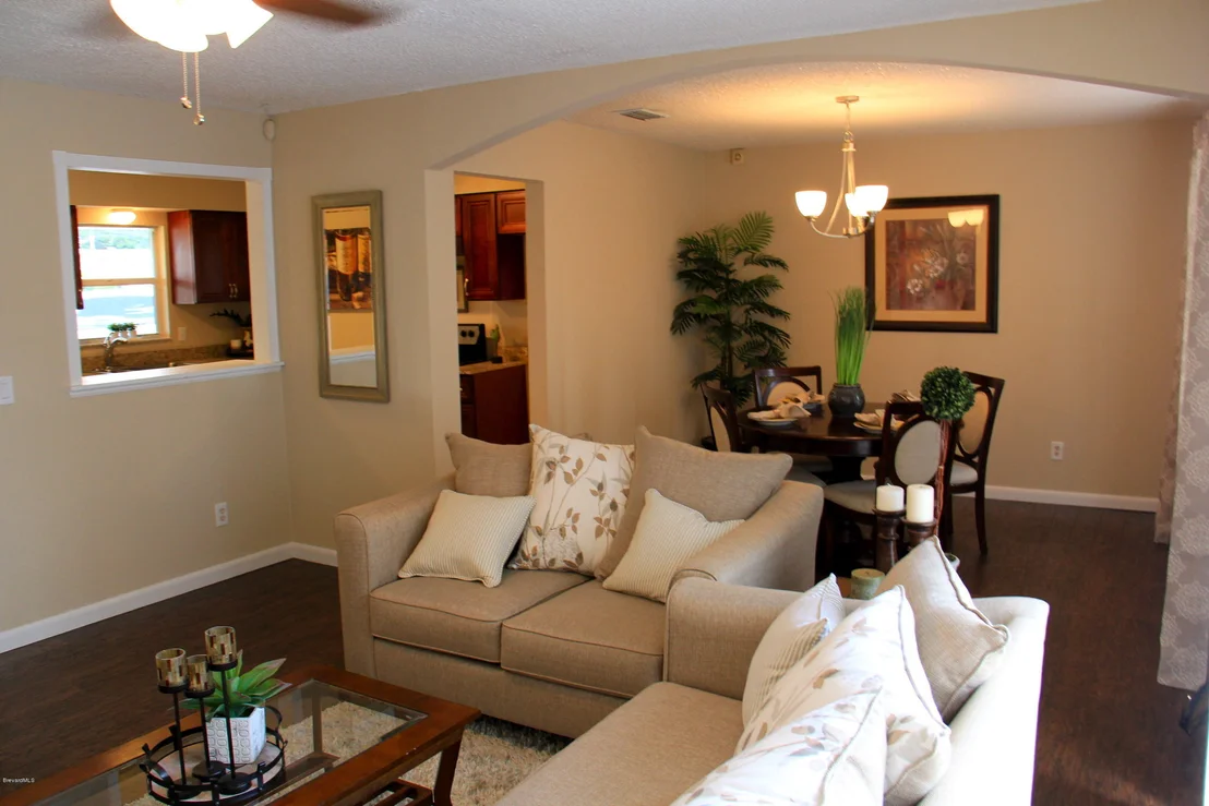 Photo of 1079 Madrid Road