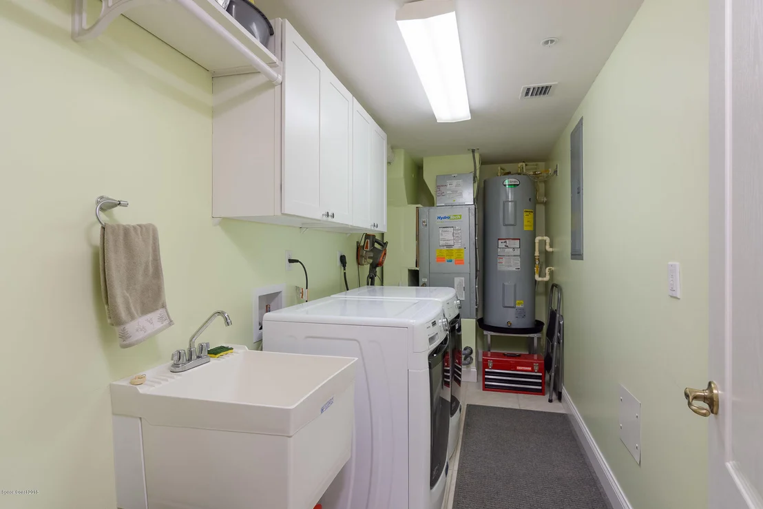 Photo of Unit 304 at 4975 Dixie Highway NE