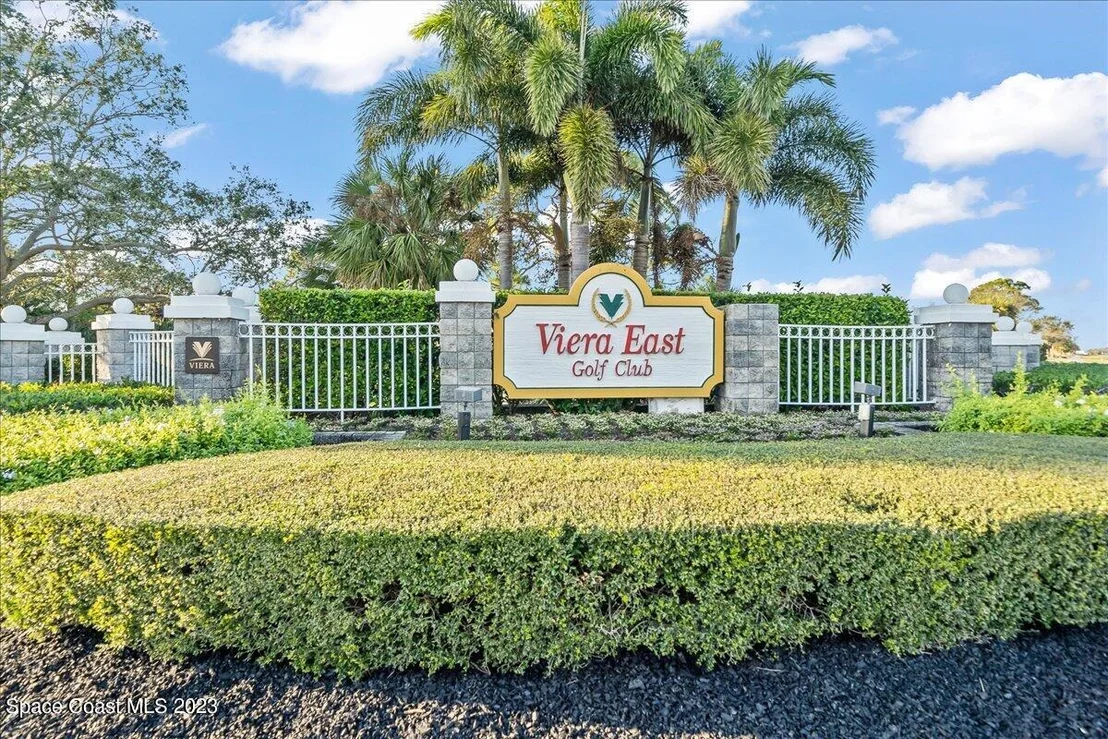 Photo of 1925 Golf Vista Boulevard