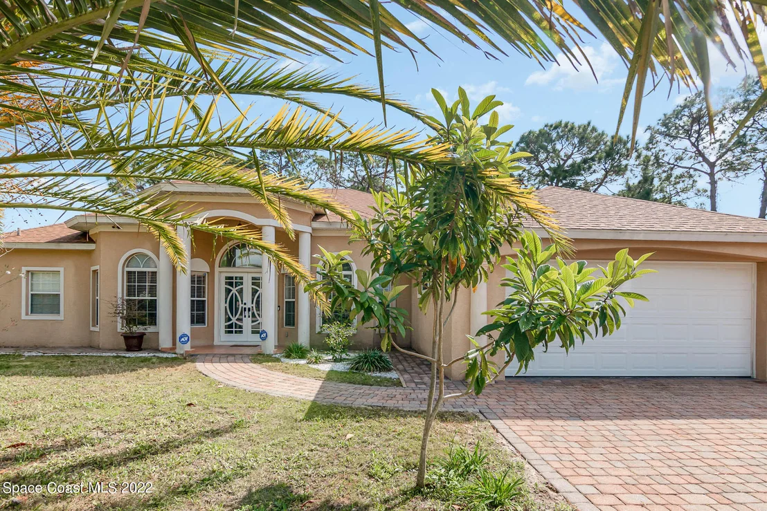 Photo of 161 Angelo Road SE