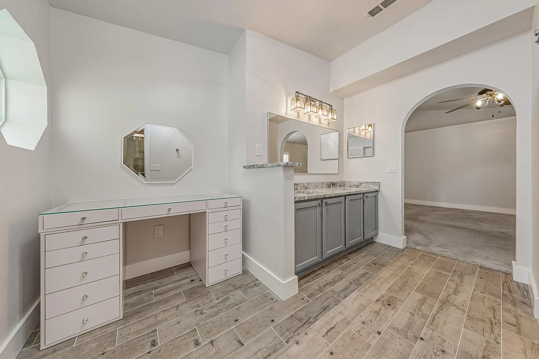 Photo of 1223 White Oak Circle
