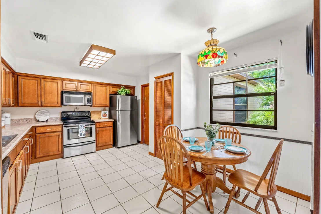 Photo of 877 Yellow Pine Avenue