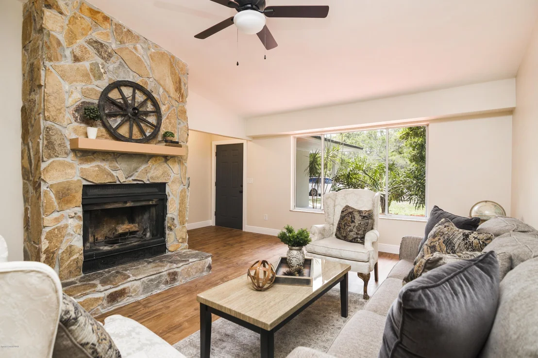 Photo of 11086 Roseland Road