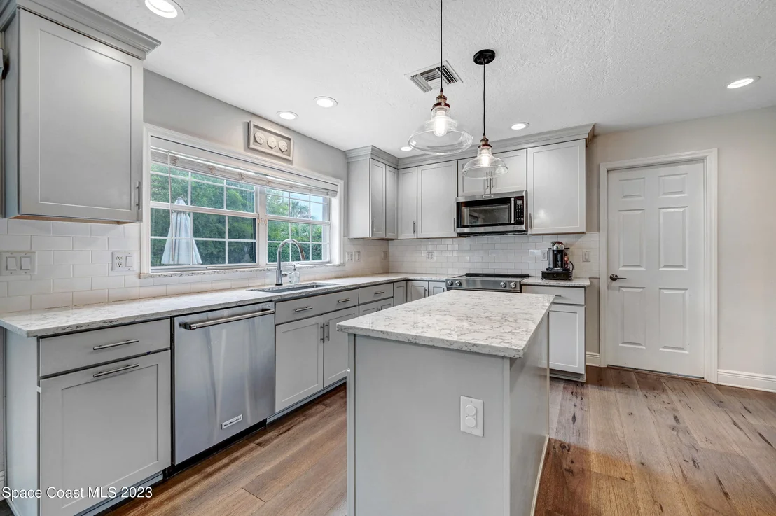 Photo of 2225 Royal Oaks Drive