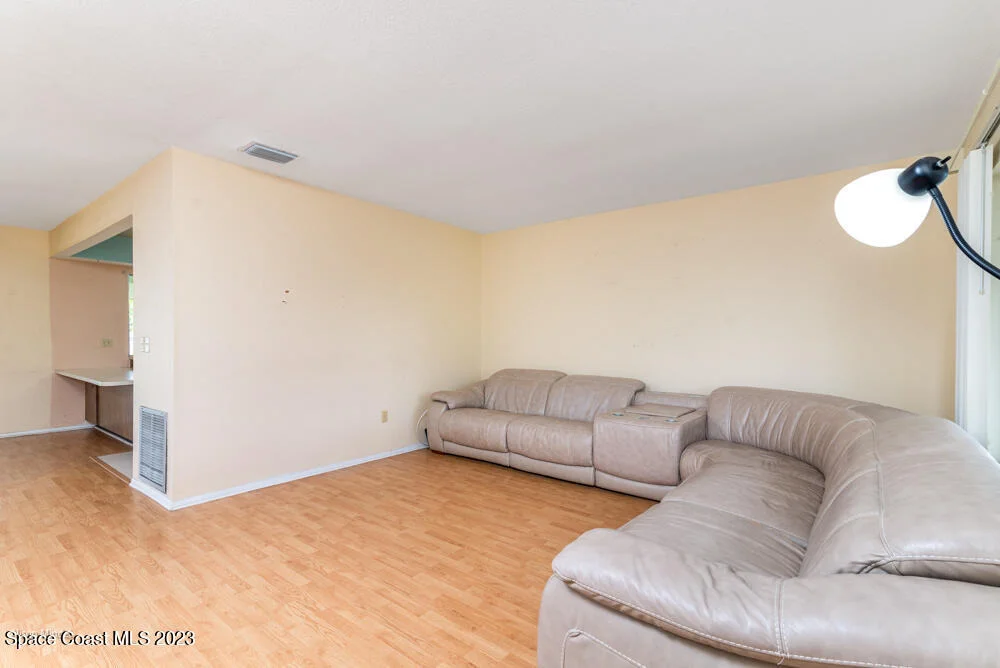 Photo of 721 Arundo Avenue NE