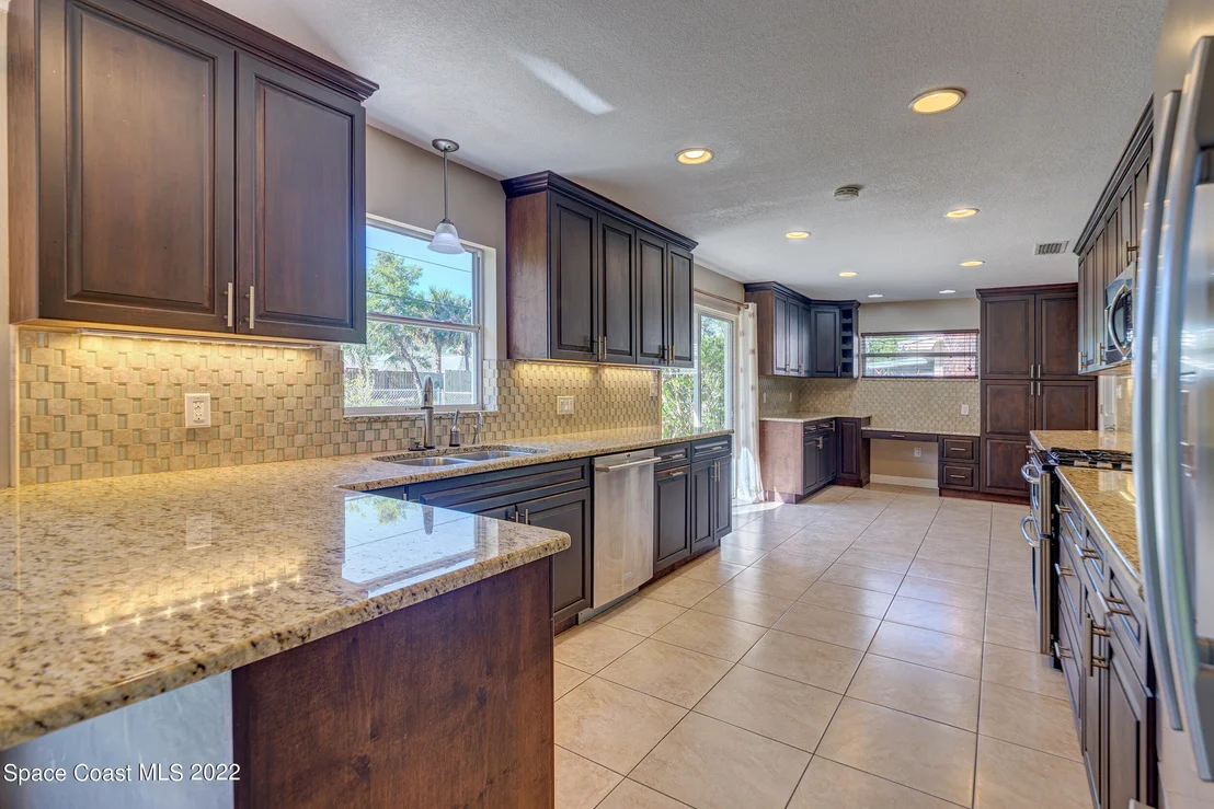 Photo of 877 Westport Drive