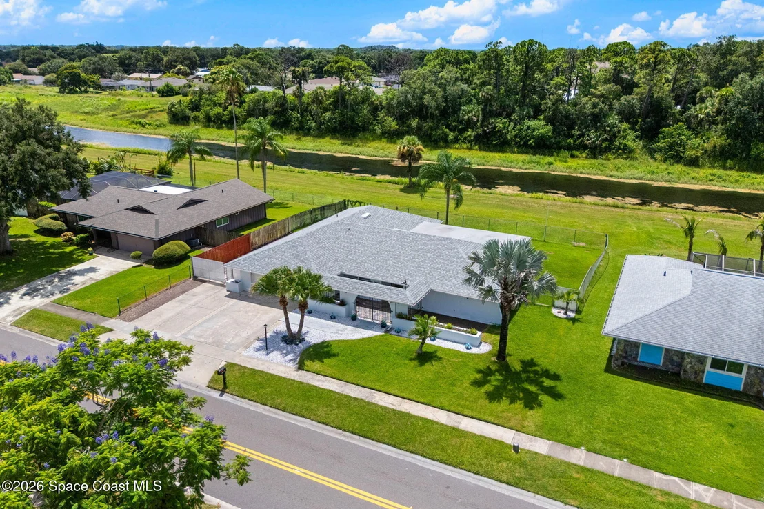 Photo of 1512 Meadowbrook Road NE
