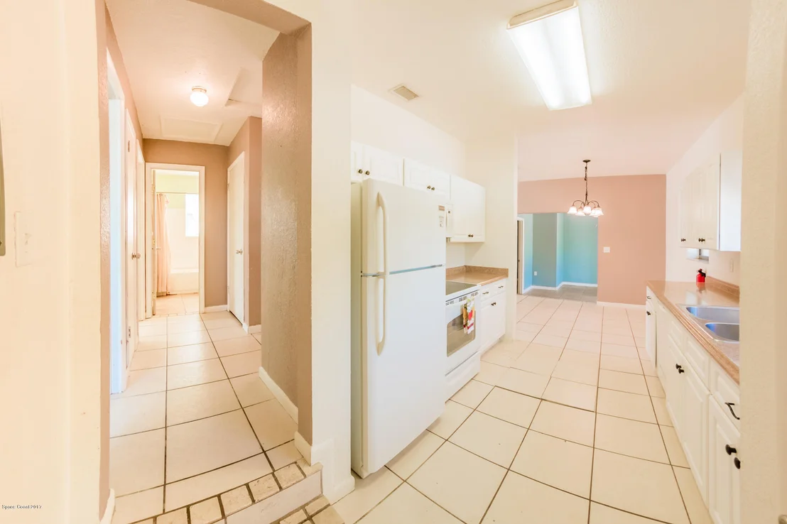 Photo of 1073 Cabot Drive NE