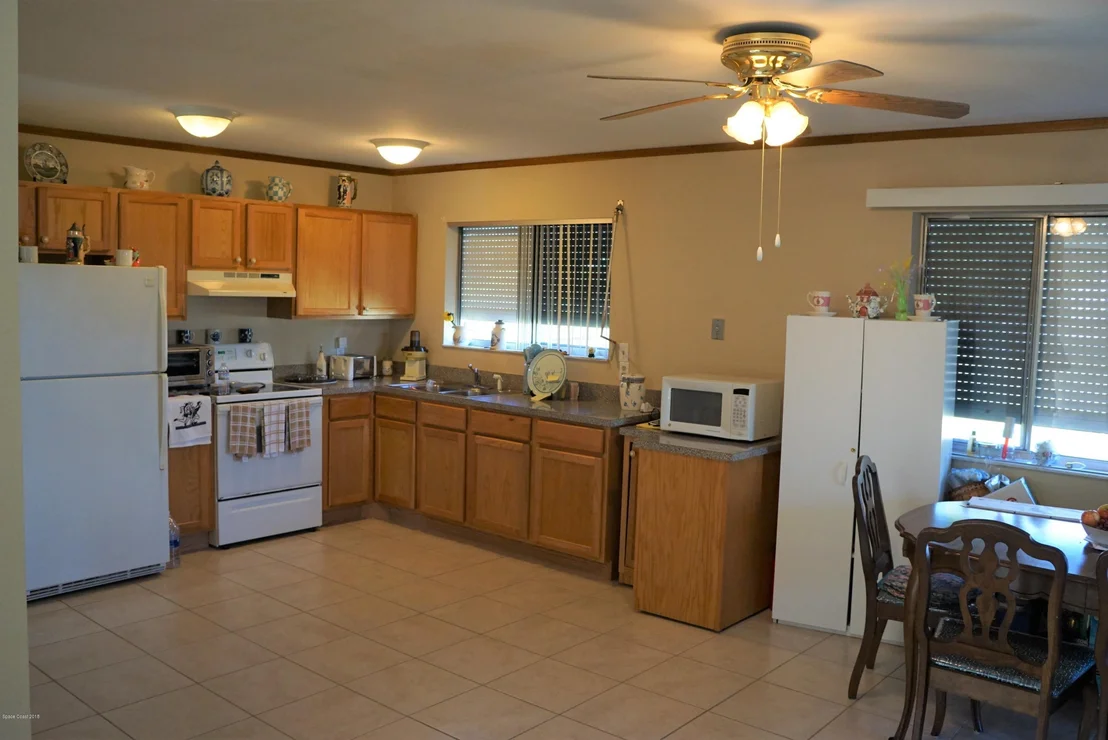 Photo of 966 Mariposa Drive NE