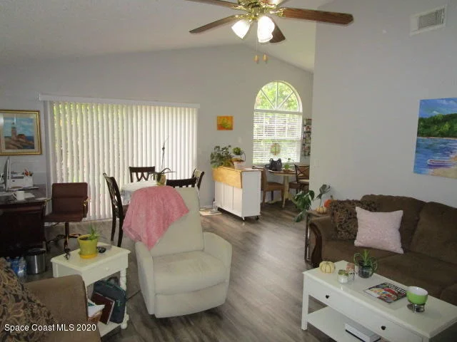 Photo of 810 Wateroak Drive NE