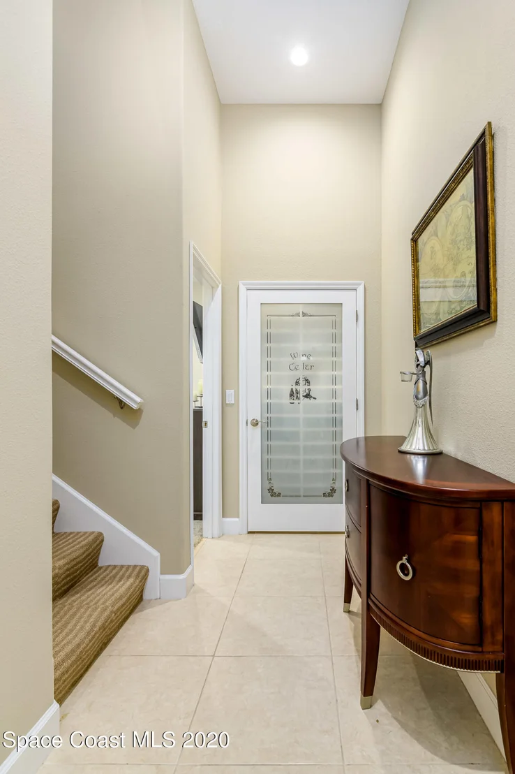 Photo of 975 Chatsworth Drive