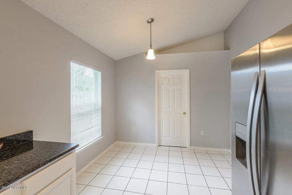 Photo of 1203 White Oak Circle