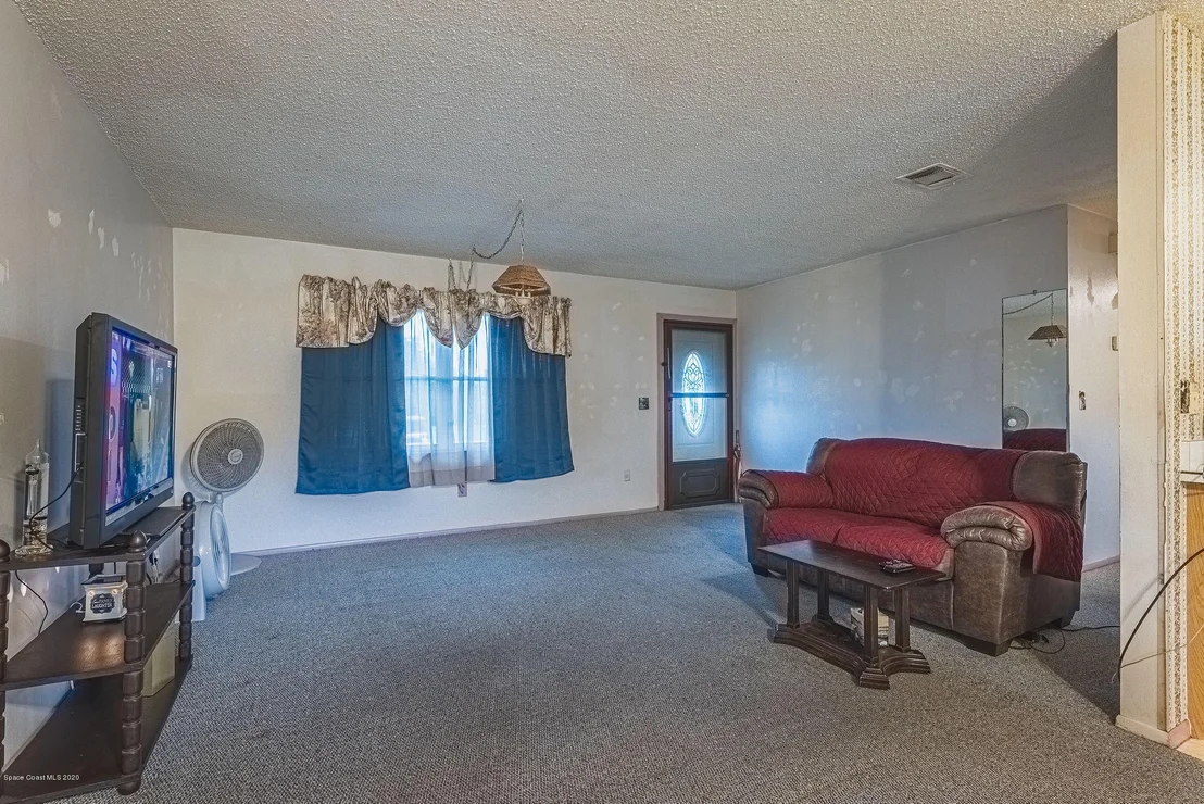 Photo of 997 Cadillac Drive NE