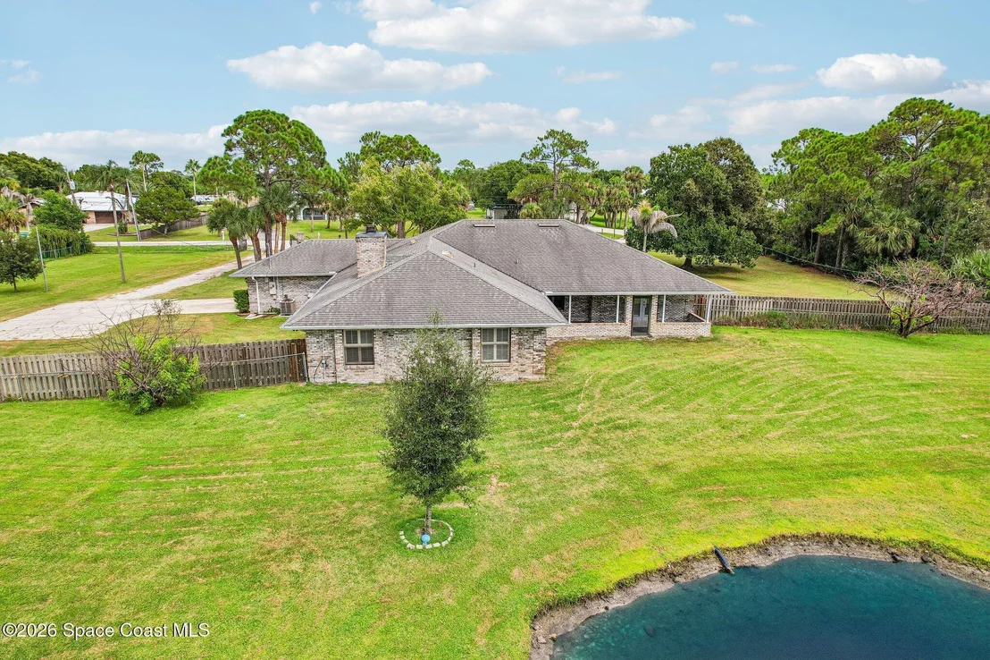 Photo of 2460 Lacourt Lane