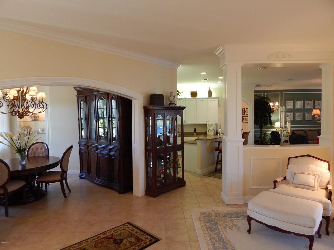 Photo of 211 SE Devlin Court