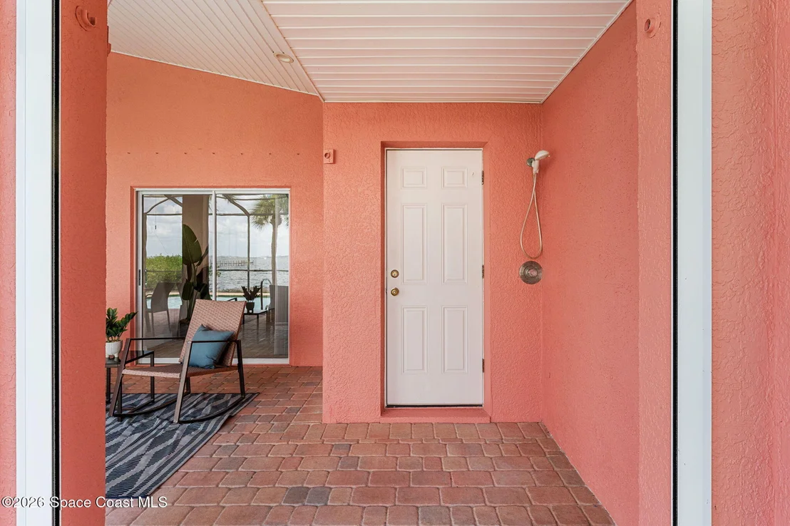 Photo of 327 Island Drive