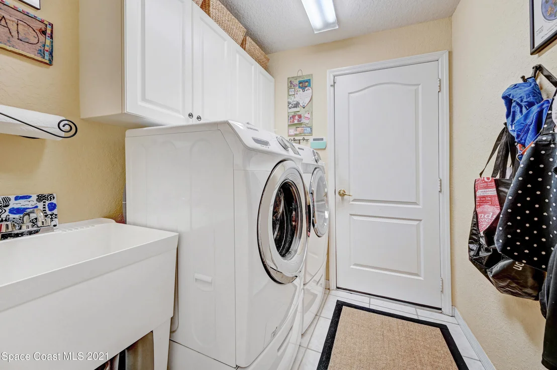 Photo of 992 Carriage Hill Road
