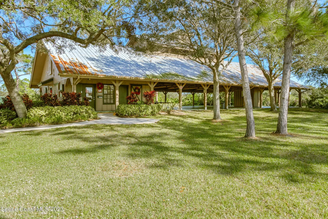 Photo of 4363 Long Lake Road