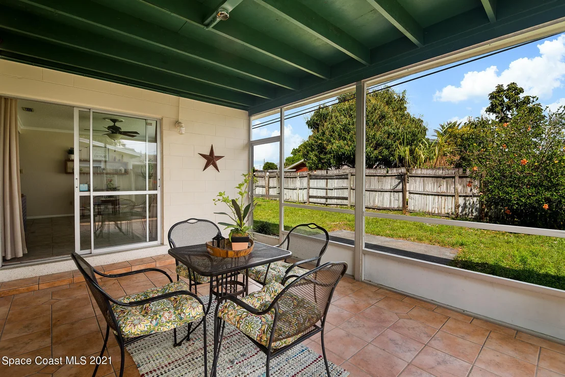 Photo of 934 Kings Post Road