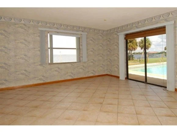 Photo of 531 West River Oaks