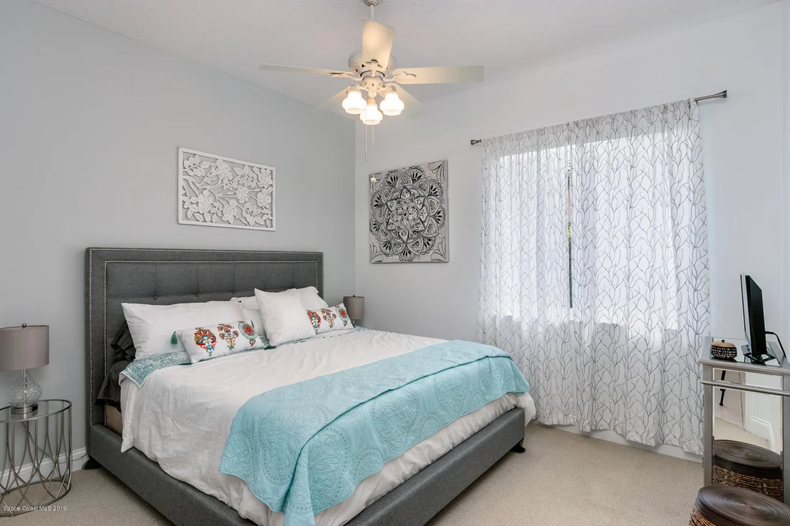 Photo of 824 Chatsworth Drive