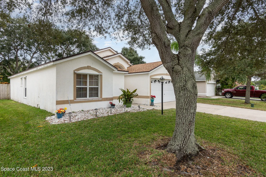 Photo of 2901 Saint James Lane