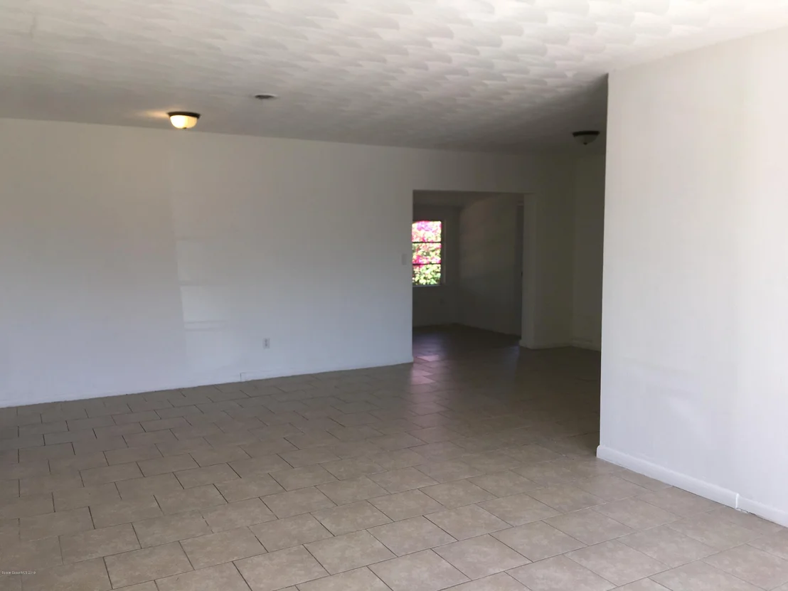 Photo of 1056 Cabot Drive NE