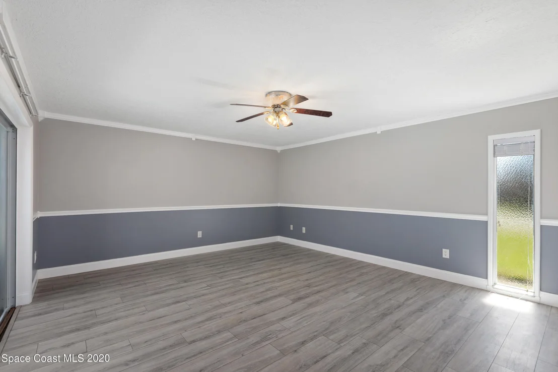 Photo of 609 Roberts Lane NE