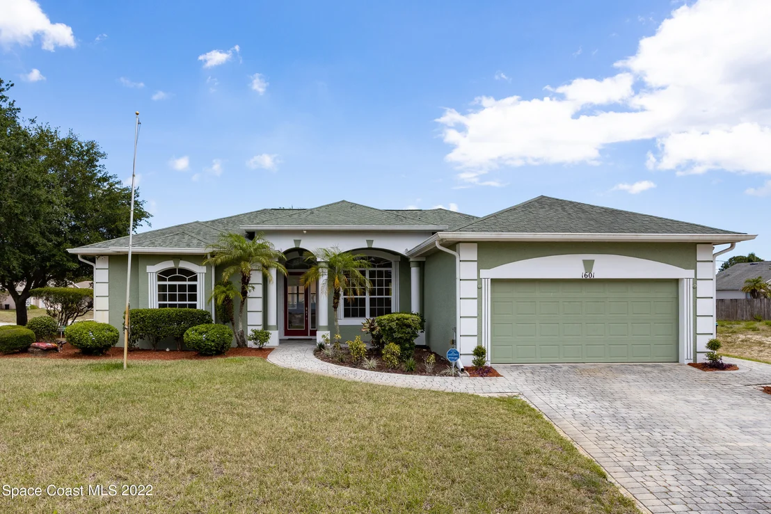 Photo of 1601 Eldron Boulevard SE