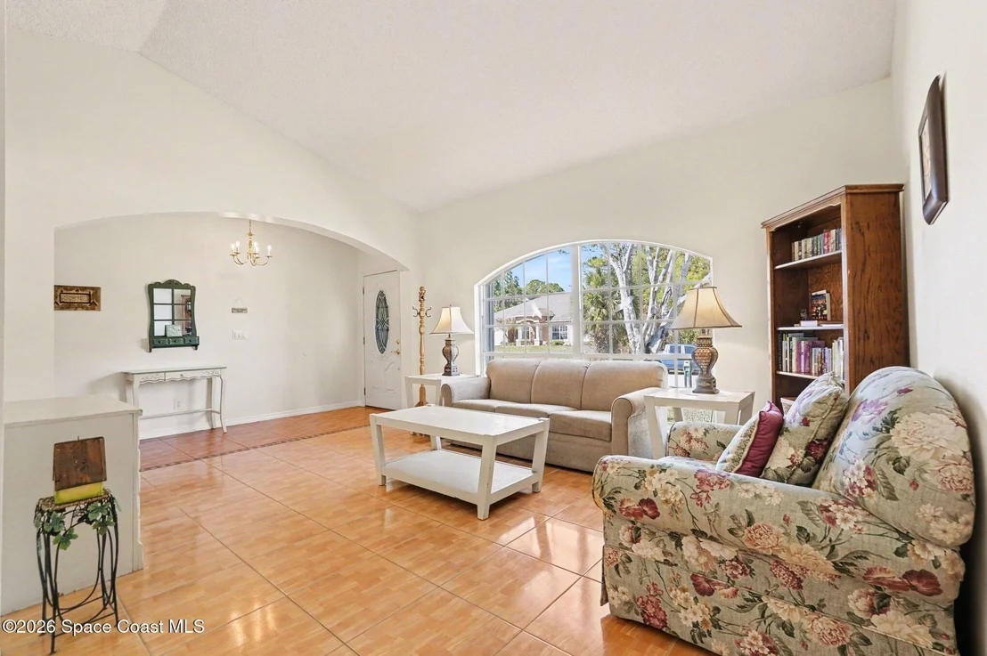 Photo of 938 Commerce Road SE