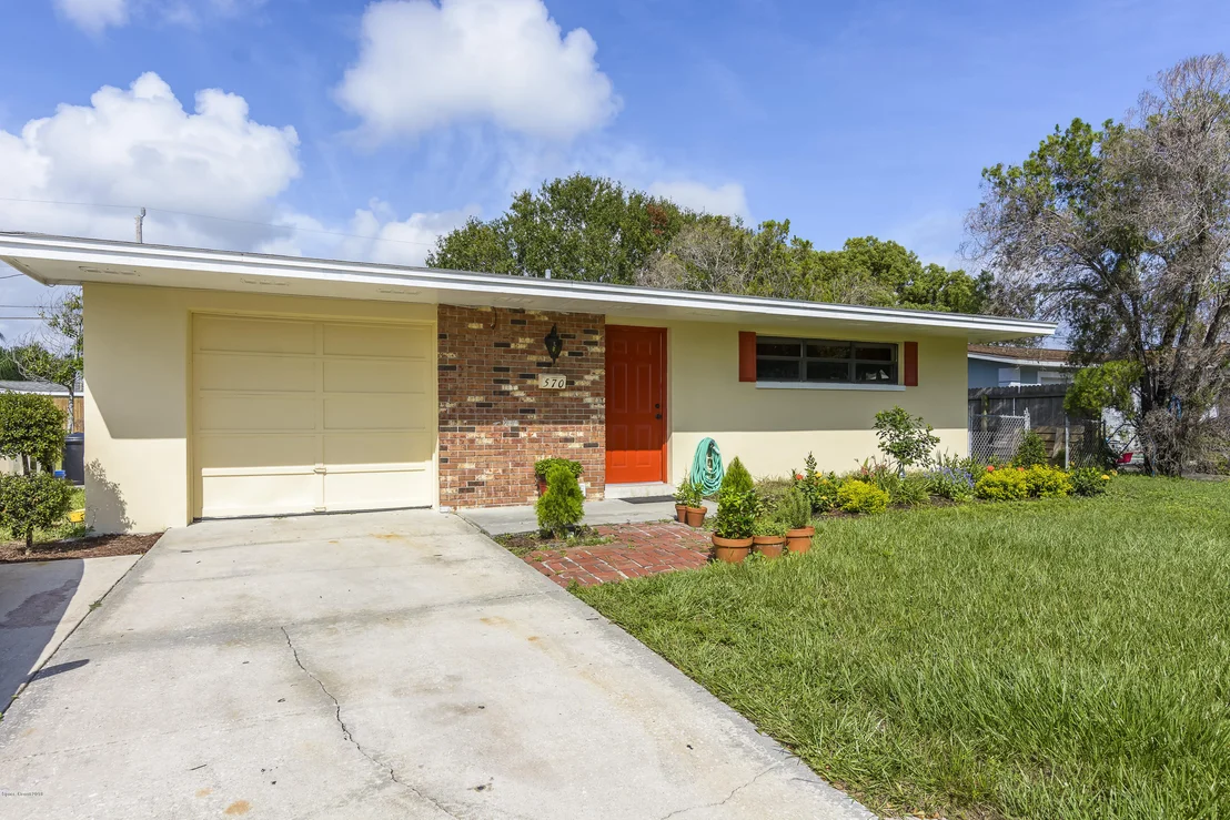Photo of 570 Teak Drive