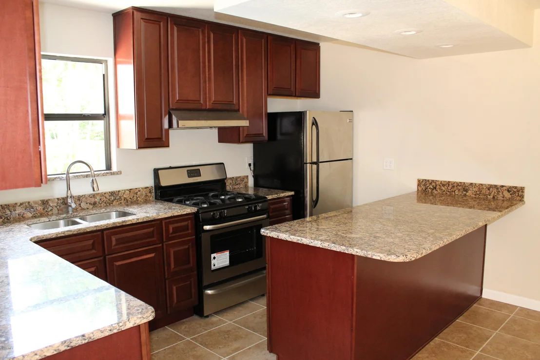 Photo of 1833 Oakwood