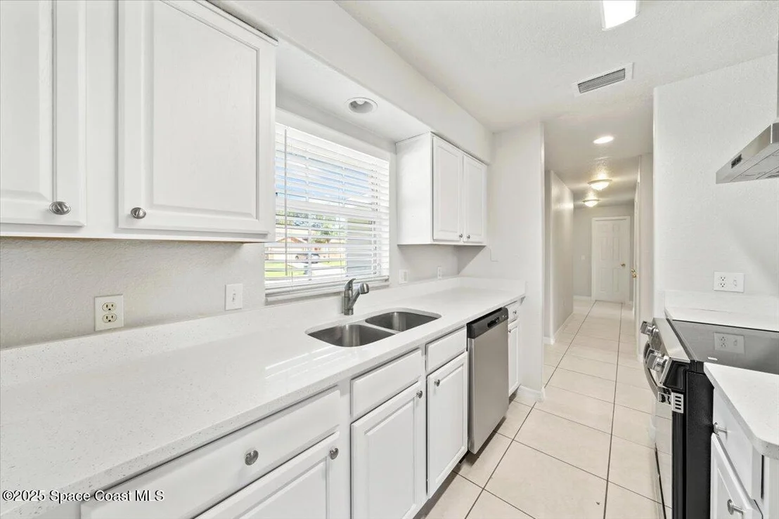 Photo of 680 Bluefields Street SE