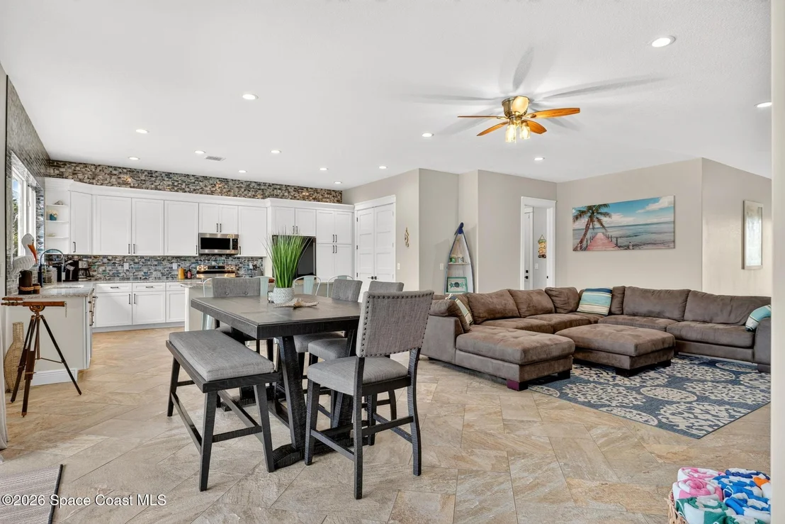 Photo of 318 Angelo Lane