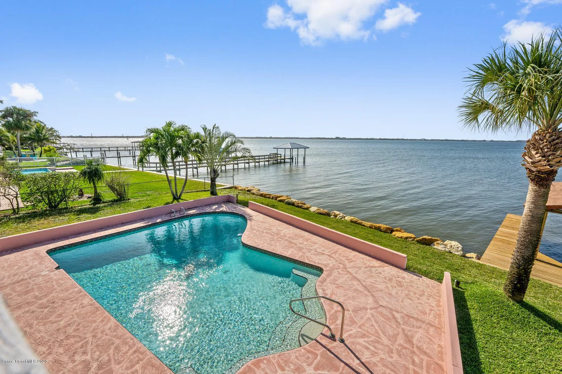 Photo of 447 Riverview Lane