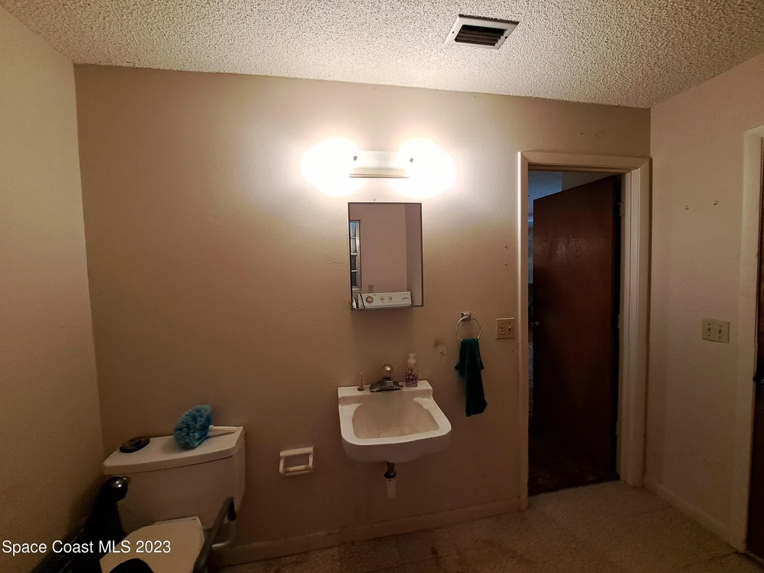 Photo of 925 Gulfstream Avenue