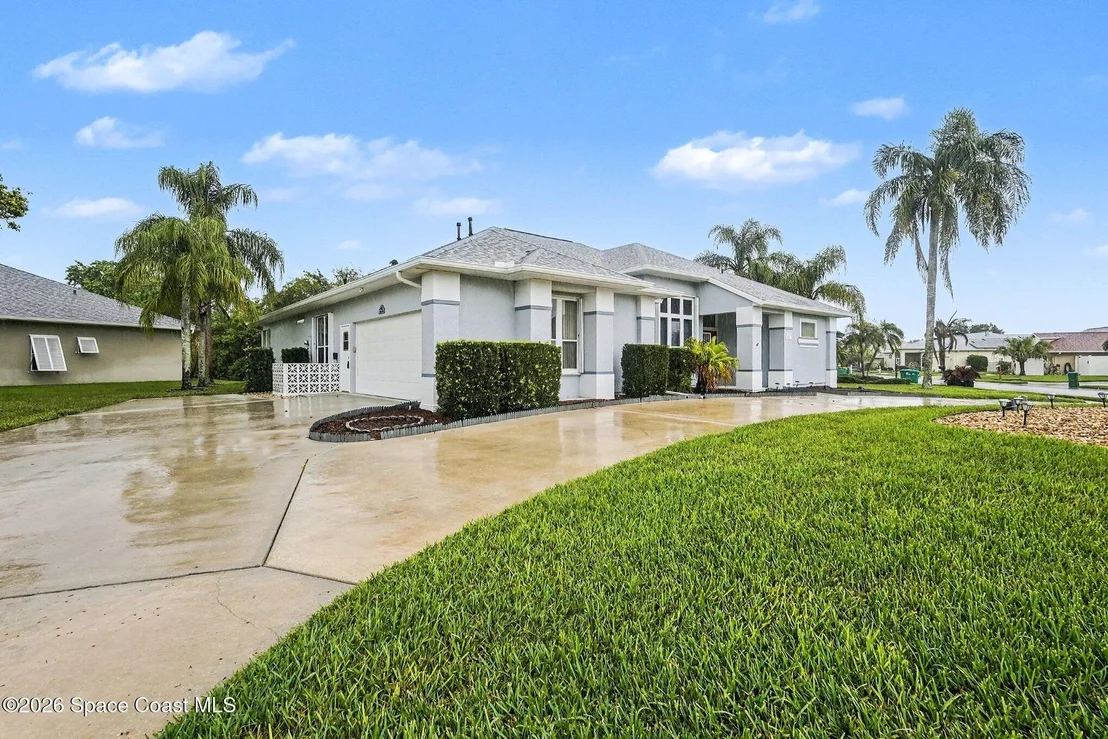 Photo of 981 Victoria Place