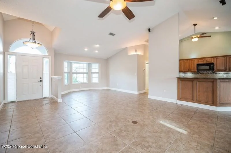 Photo of 586 Deerfield Drive