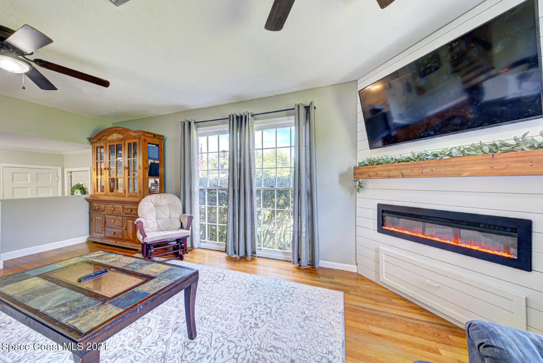 Photo of 200 Saldon Lane